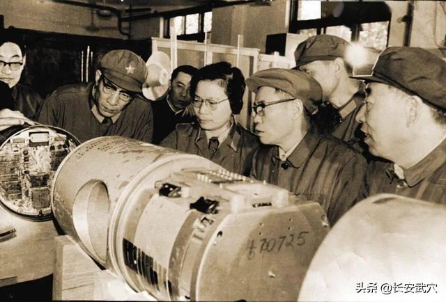 中国第一颗原子弹爆炸时间历史（1964年我国首颗原子弹成功爆炸）