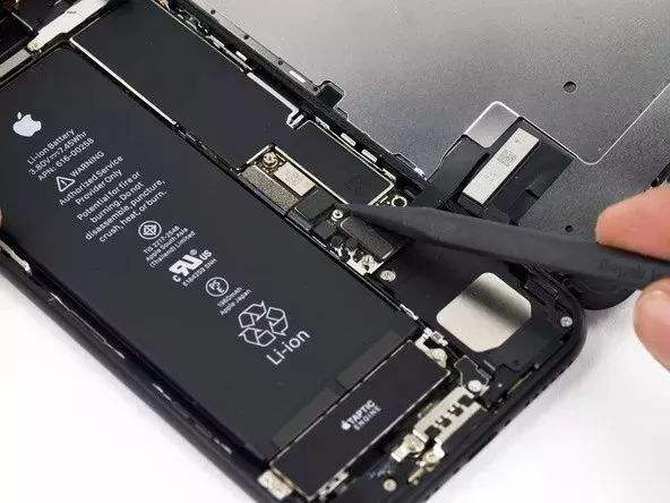 苹果xs电池换一个多少钱（优惠还有一个月 更换旧款iPhone电池要趁早）
